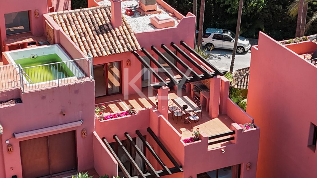 Duplex Penthouse in Prestigious Menara Beach, Estepona