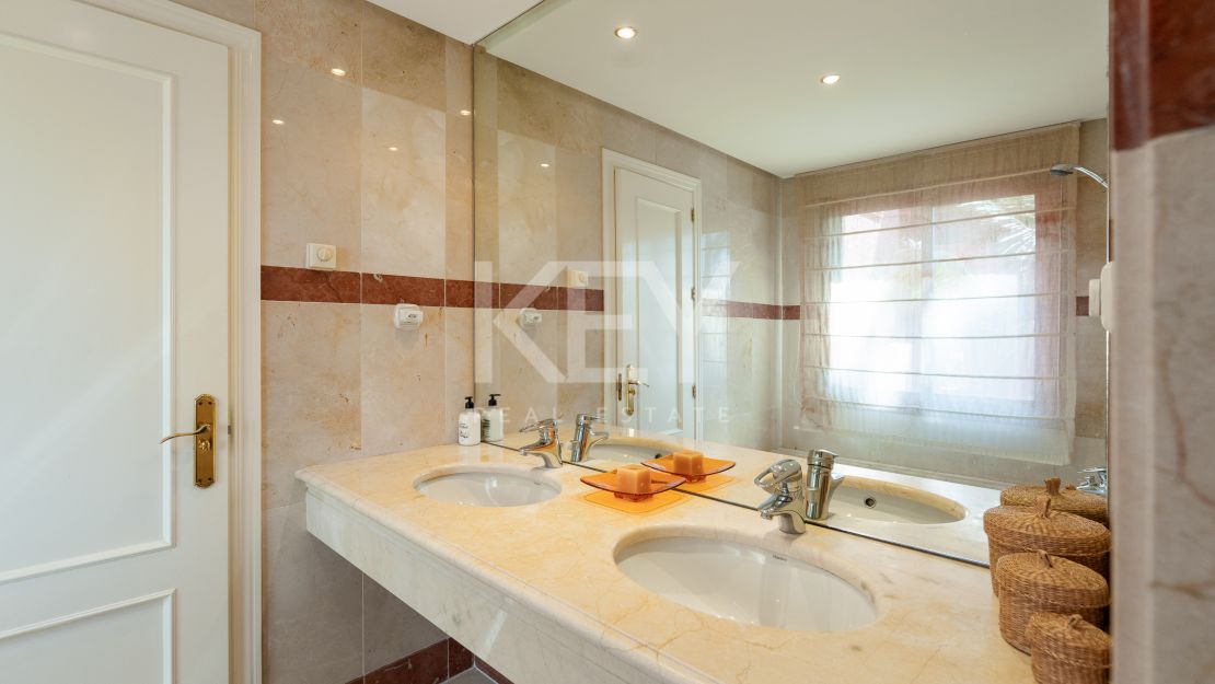 Duplex Penthouse in Prestigious Menara Beach, Estepona