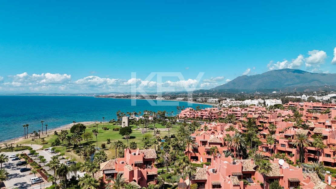 Duplex Penthouse in Prestigious Menara Beach, Estepona