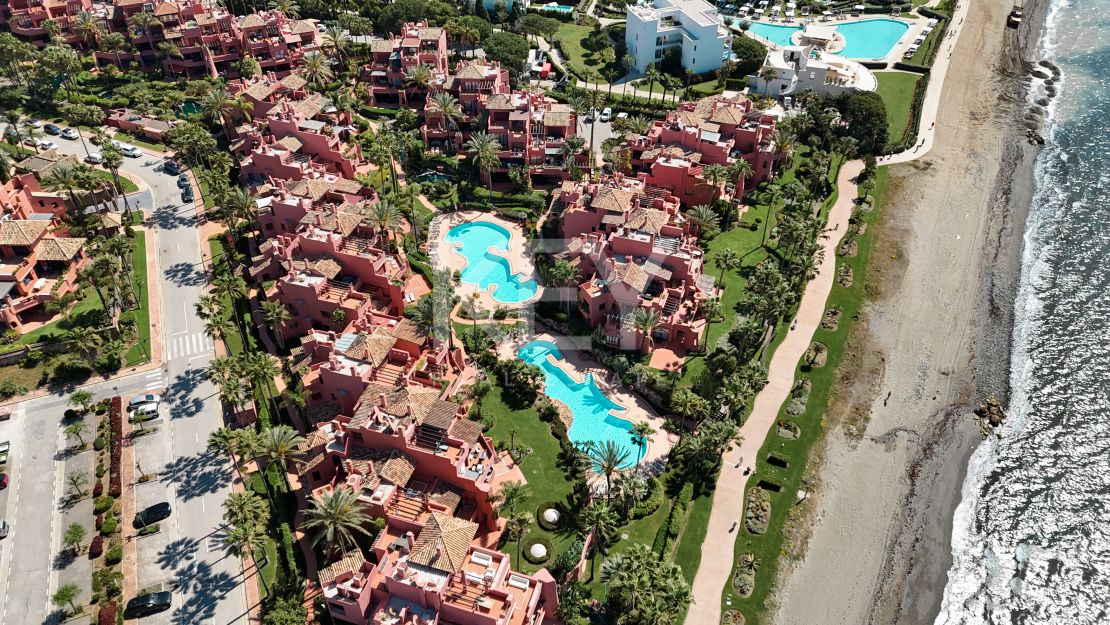 Duplex Penthouse in Prestigious Menara Beach, Estepona