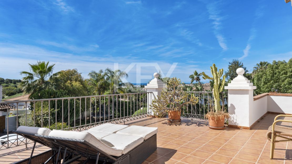 Luxury Andalusian villa with sea views in El Paraiso Alto
