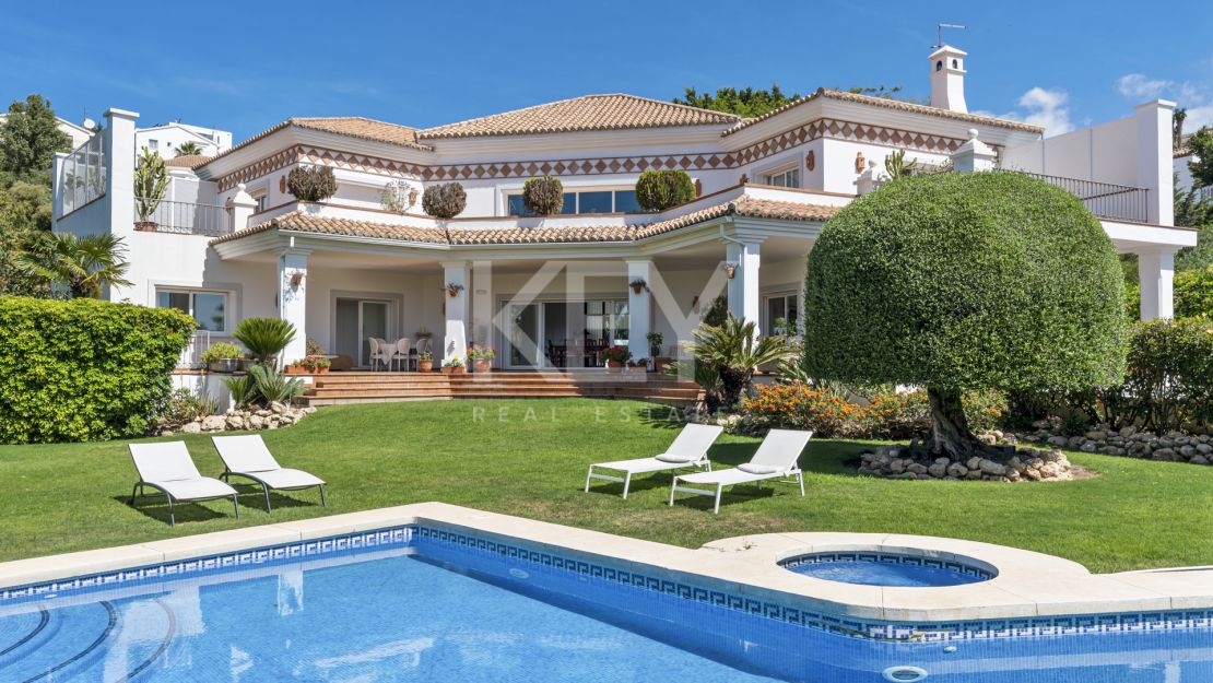 Luxury Andalusian villa with sea views in El Paraiso Alto