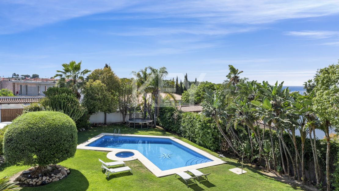 Luxury Andalusian villa with sea views in El Paraiso Alto