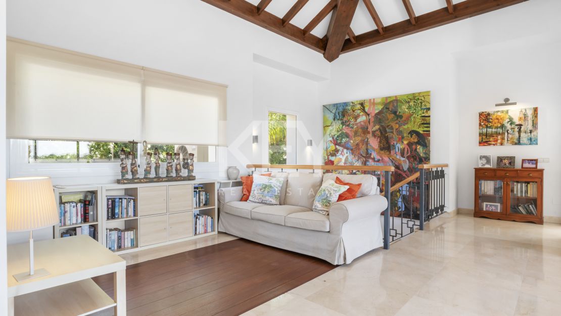 Luxury Andalusian villa with sea views in El Paraiso Alto