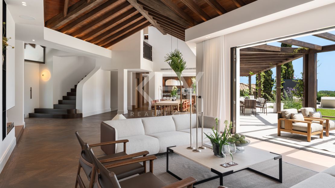 Villa with Panoramic Sea Views and Private Wellness Area in El Herrojo, Benahavís