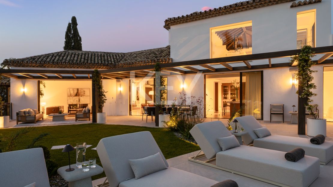 Villa with Panoramic Sea Views and Private Wellness Area in El Herrojo, Benahavís