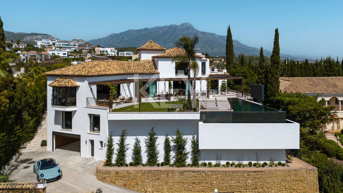Villa with Panoramic Sea Views and Private Wellness Area in El Herrojo, Benahavís