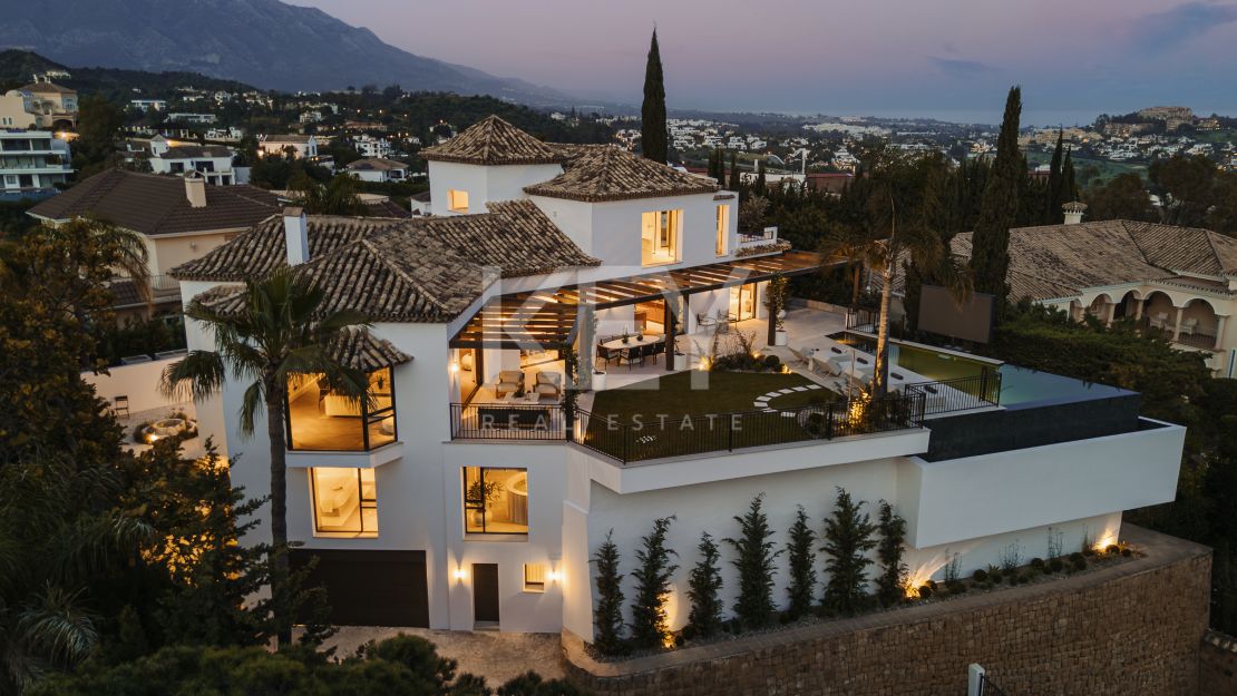 Villa with Panoramic Sea Views and Private Wellness Area in El Herrojo, Benahavís