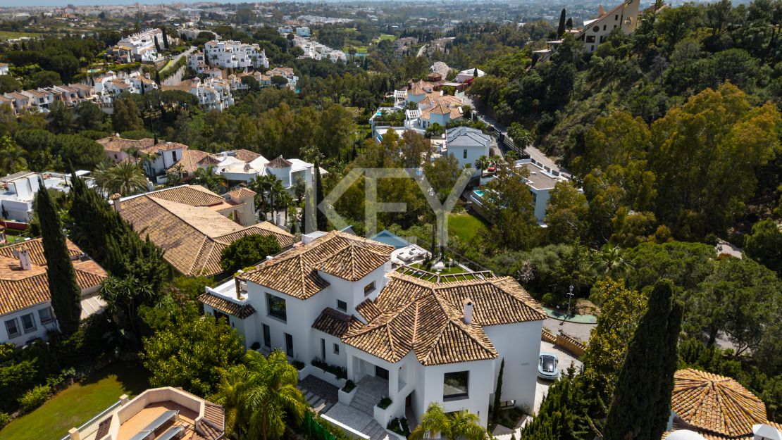 Villa with Panoramic Sea Views and Private Wellness Area in El Herrojo, Benahavís