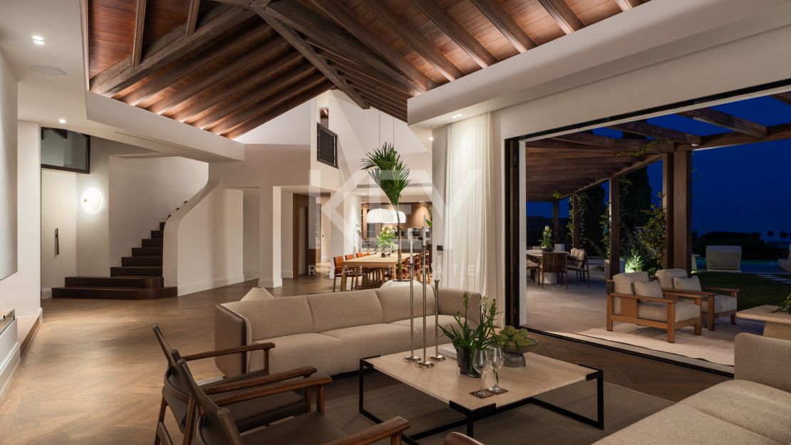 Villa with Panoramic Sea Views and Private Wellness Area in El Herrojo, Benahavís