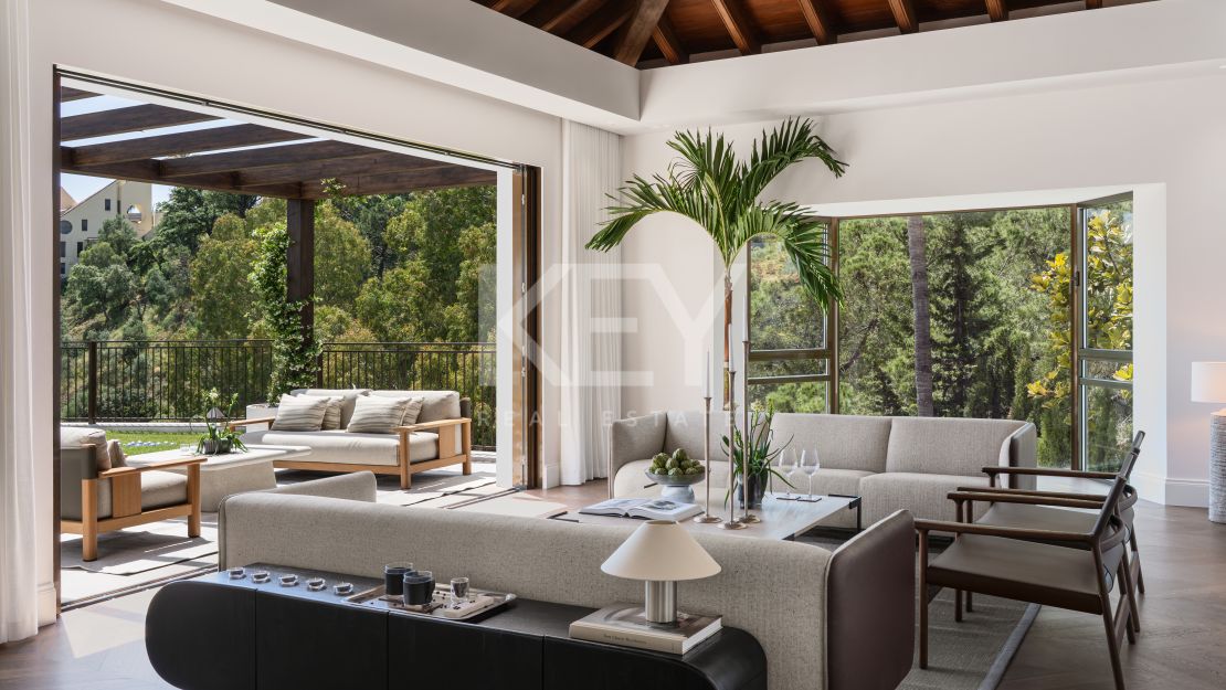 Villa with Panoramic Sea Views and Private Wellness Area in El Herrojo, Benahavís