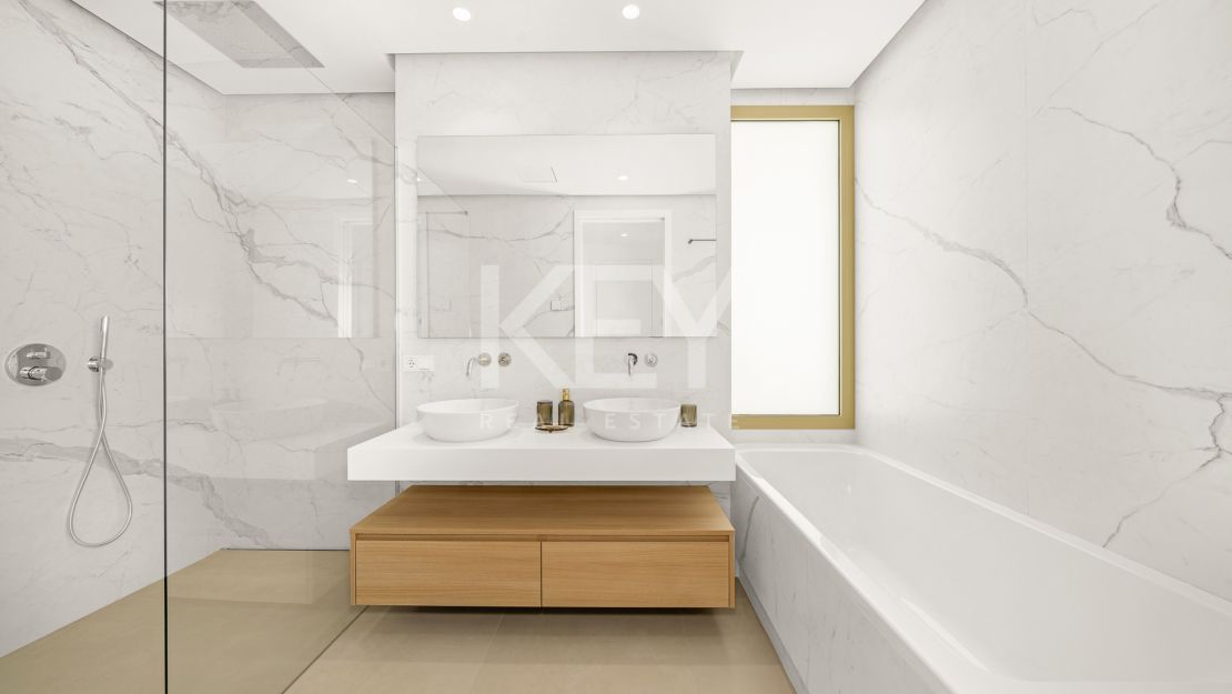 Modern Dúplex with Private Pool near the beach in Benalús, Marbella Golden Mile
