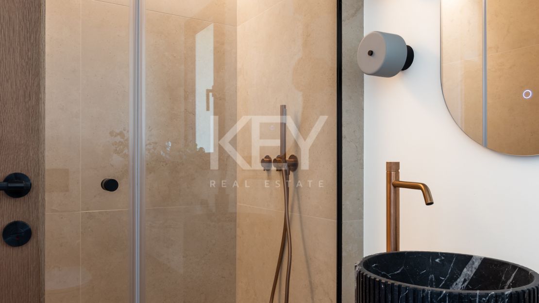 Luxury Townhouse in El Herrojo Benahavís with Sea Views & Rooftop Jacuzzi