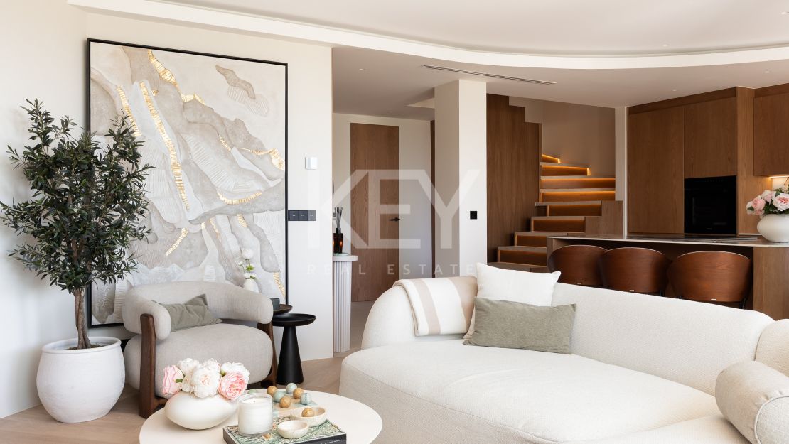 Luxury Townhouse in El Herrojo Benahavís with Sea Views & Rooftop Jacuzzi