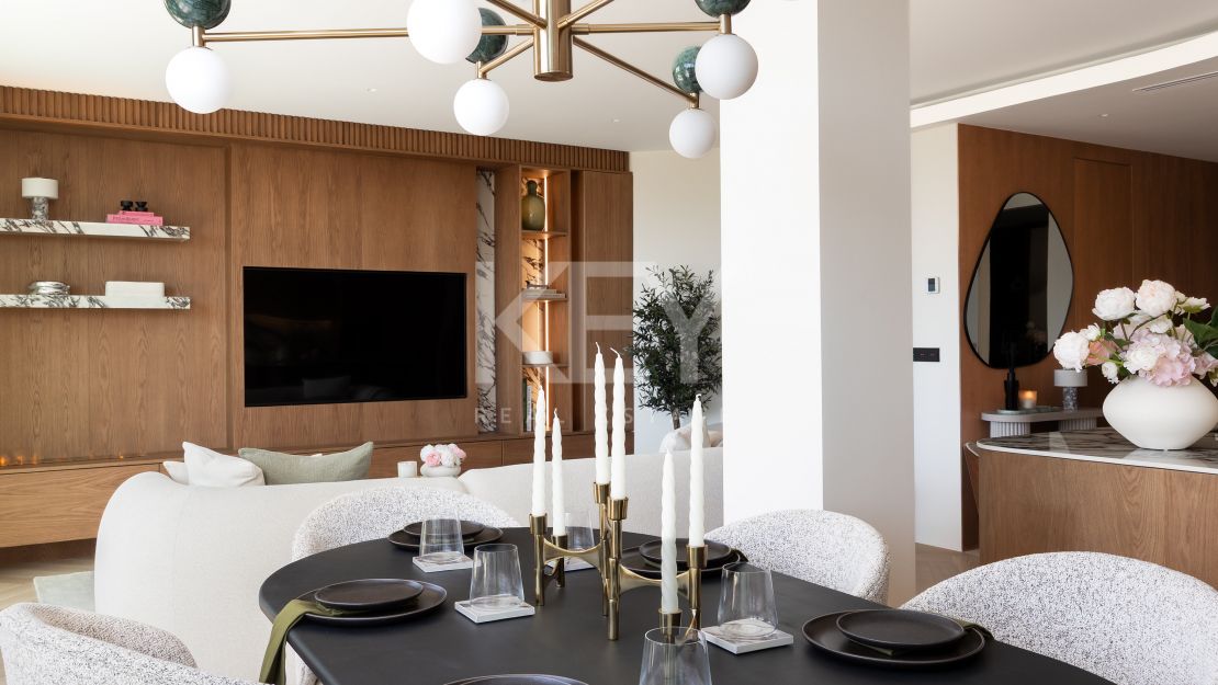 Luxury Townhouse in El Herrojo Benahavís with Sea Views & Rooftop Jacuzzi