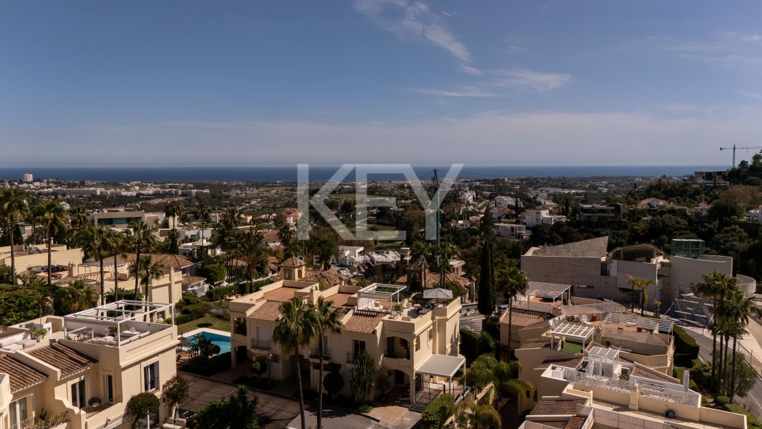 Luxury Townhouse in El Herrojo Benahavís with Sea Views & Rooftop Jacuzzi