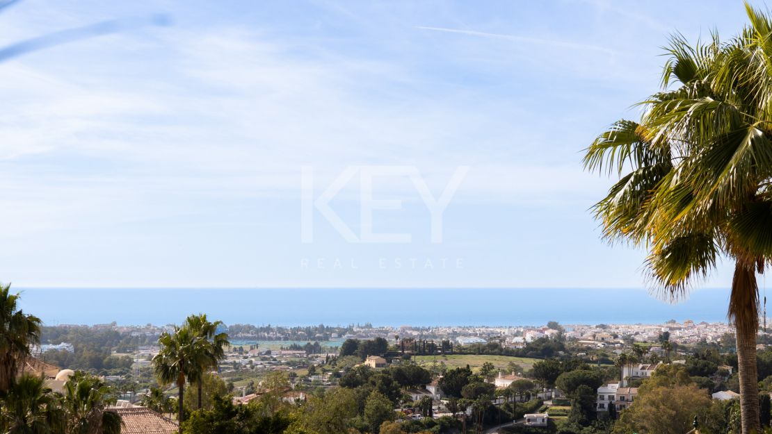 Luxury Townhouse in El Herrojo Benahavís with Sea Views & Rooftop Jacuzzi