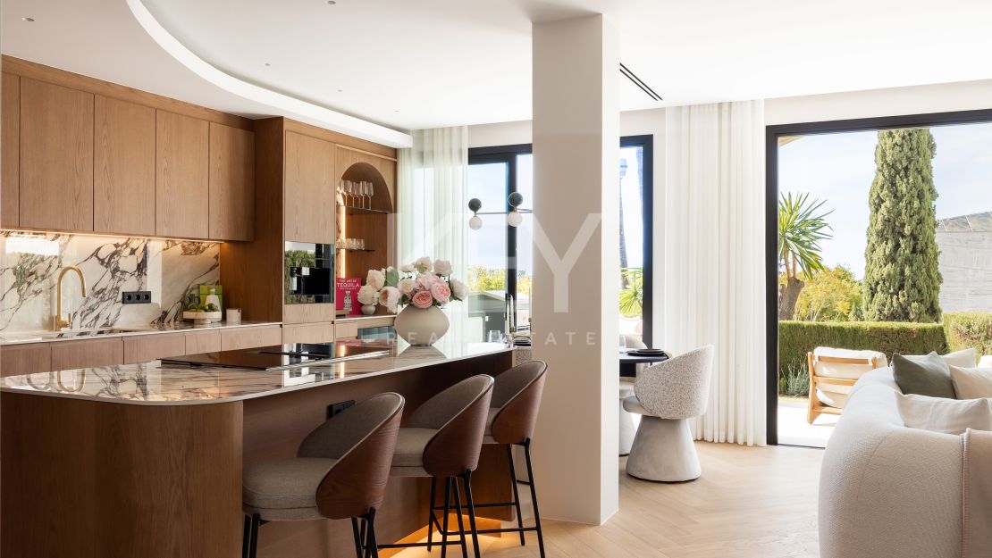 Luxury Townhouse in El Herrojo Benahavís with Sea Views & Rooftop Jacuzzi