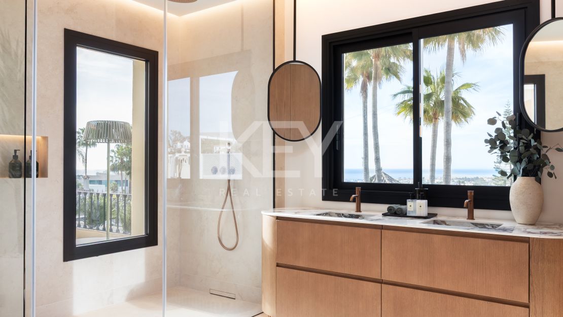Luxury Townhouse in El Herrojo Benahavís with Sea Views & Rooftop Jacuzzi