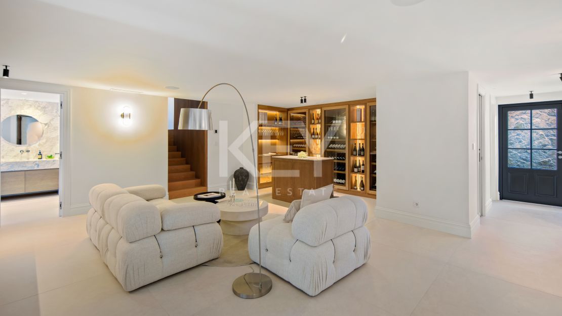 Stunning Villa with Panoramic Golf View, direct sightlines toward La Concha mountainin in Nueva Andalucía, Marbella