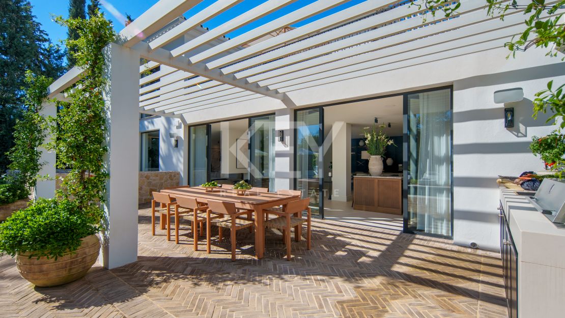 Stunning Villa with Panoramic Golf View, direct sightlines toward La Concha mountainin in Nueva Andalucía, Marbella