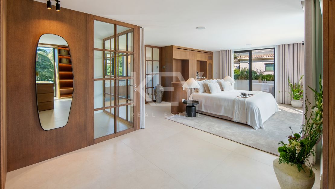 Stunning Villa with Panoramic Golf View, direct sightlines toward La Concha mountainin in Nueva Andalucía, Marbella