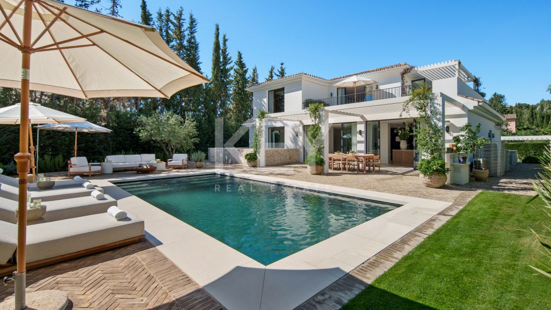 Stunning Villa with Panoramic Golf View, direct sightlines toward La Concha mountainin in Nueva Andalucía, Marbella