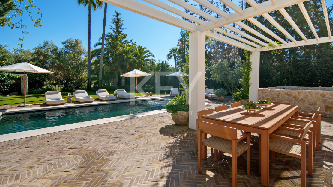 Stunning Villa with Panoramic Golf View, direct sightlines toward La Concha mountainin in Nueva Andalucía, Marbella