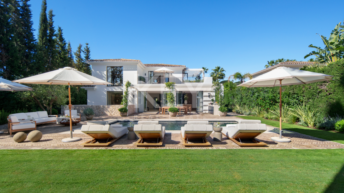 Stunning Villa with Panoramic Golf View, direct sightlines toward La Concha mountainin in Nueva Andalucía, Marbella