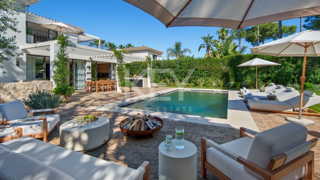 Stunning Villa with Panoramic Golf View, direct sightlines toward La Concha mountainin in Nueva Andalucía, Marbella