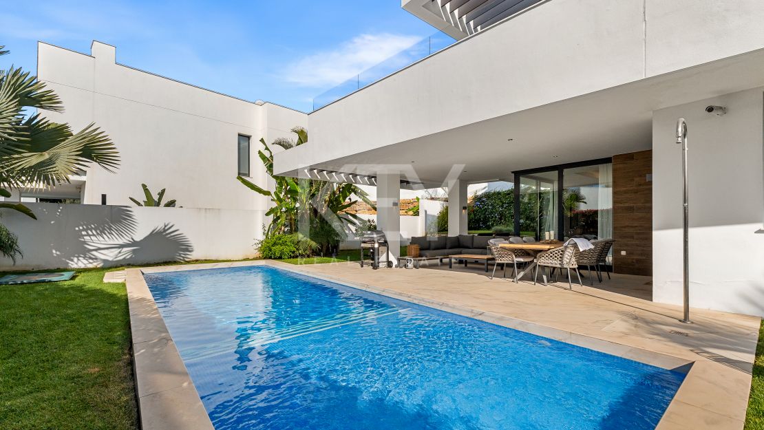 Modern 3 Bedroom Villa for Rent in Selwo, Estepona