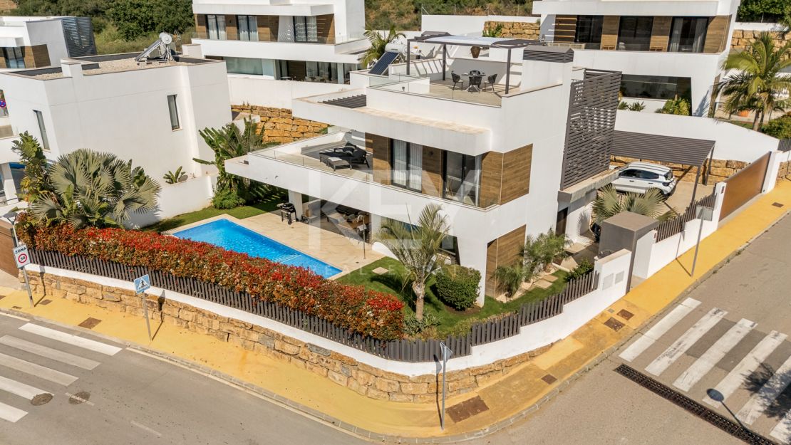 Modern 3 Bedroom Villa for Rent in Selwo, Estepona