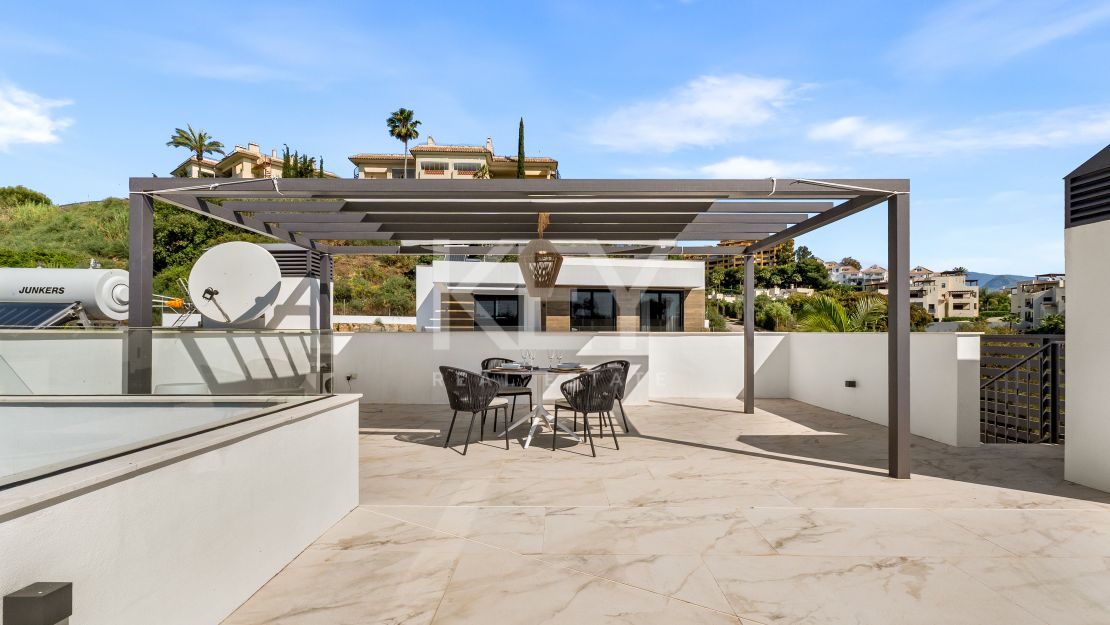 Modern 3 Bedroom Villa for Rent in Selwo, Estepona