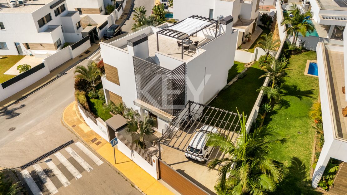 Modern 3 Bedroom Villa for Rent in Selwo, Estepona