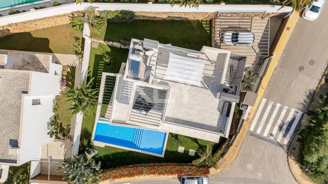 Modern 3 Bedroom Villa for Rent in Selwo, Estepona