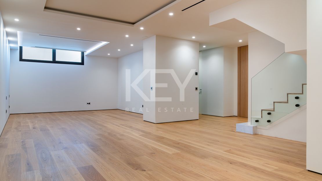 Stunning 4-Bedroom Ground Floor Apartment in Epic Phase 3, Marbella Golden Mile