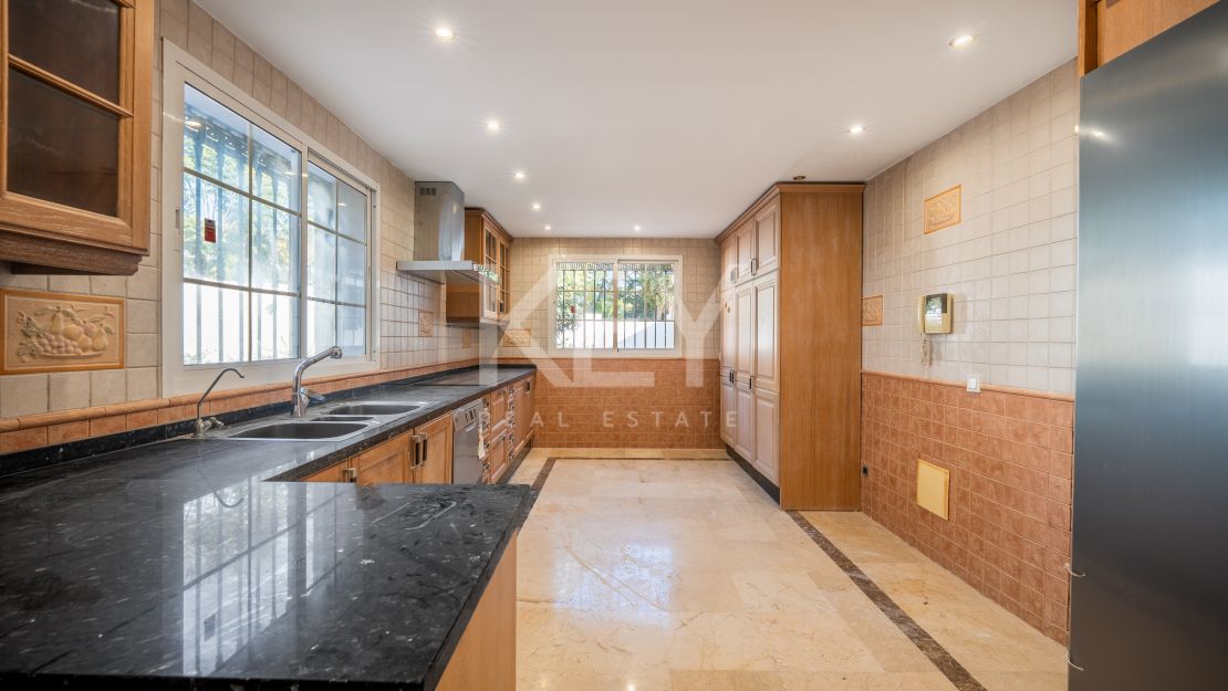 Charming Golf Side Villa in Las Brisas, Nueva Andalucia, Marbella