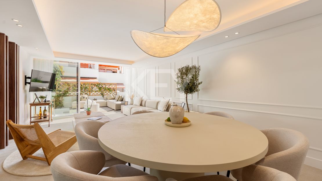 Fully renovated townhouse with panoramic sea views on Marbella’s Golden Mile