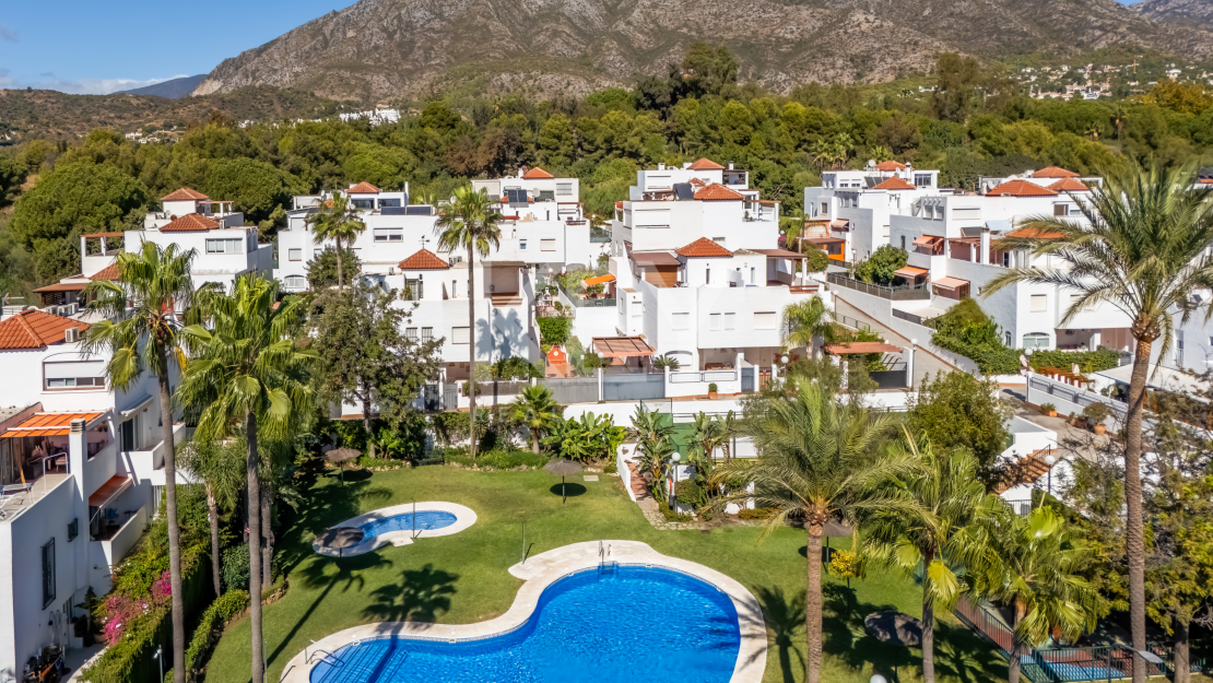 Fully renovated townhouse with panoramic sea views on Marbella’s Golden Mile
