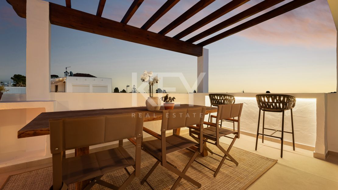 Fully renovated townhouse with panoramic sea views on Marbella’s Golden Mile