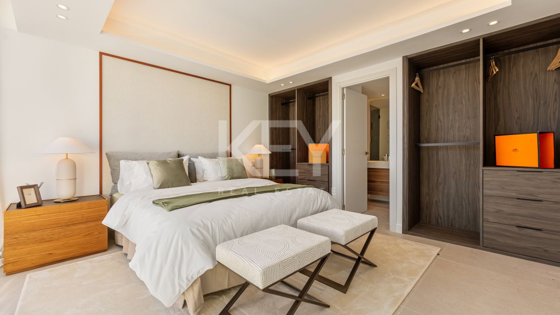 Fully renovated townhouse with panoramic sea views on Marbella’s Golden Mile