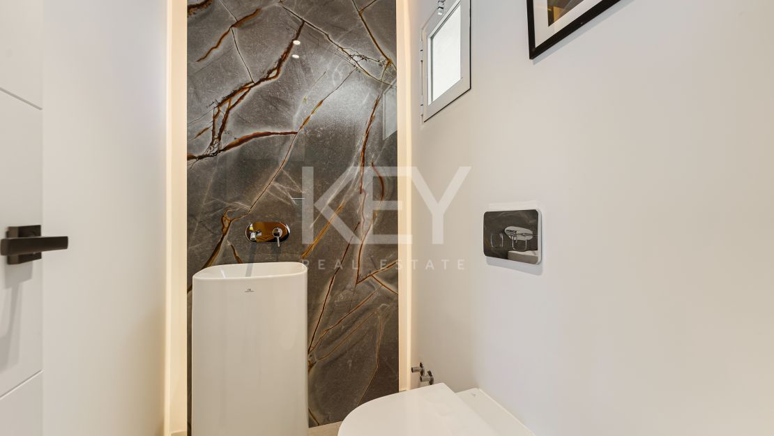 Fully renovated townhouse with panoramic sea views on Marbella’s Golden Mile