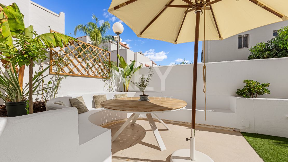 Fully renovated townhouse with panoramic sea views on Marbella’s Golden Mile