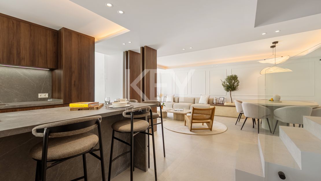 Fully renovated townhouse with panoramic sea views on Marbella’s Golden Mile