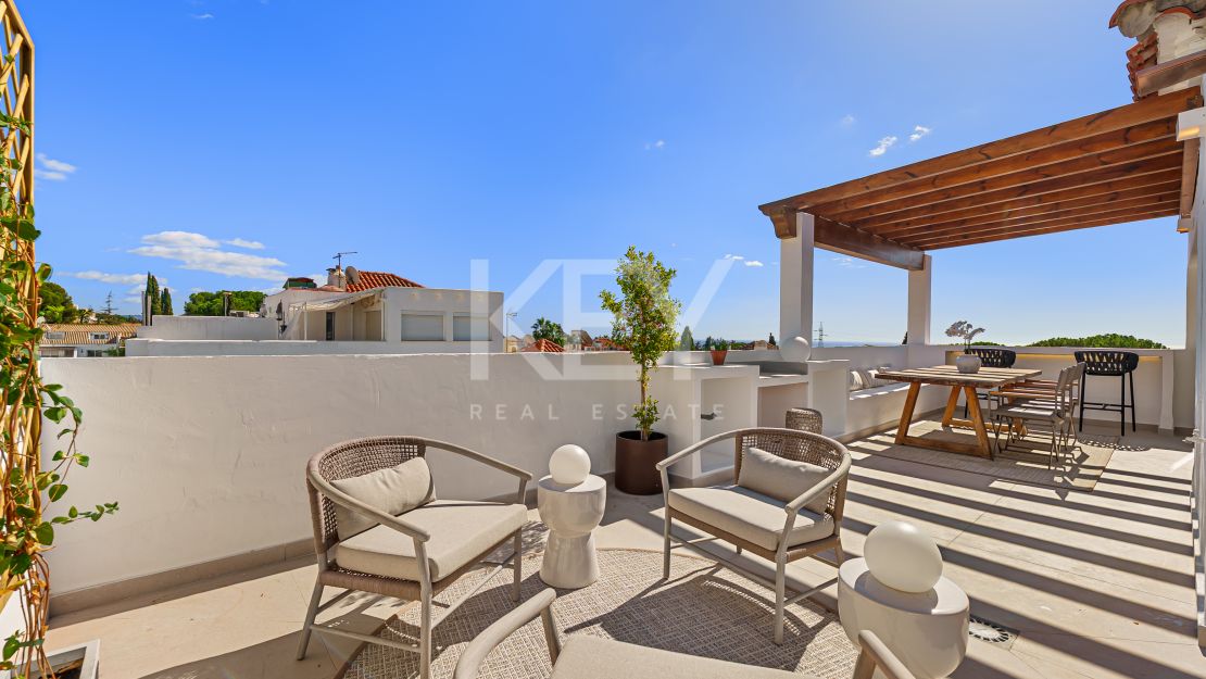 Fully renovated townhouse with panoramic sea views on Marbella’s Golden Mile