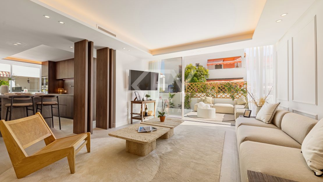 Fully renovated townhouse with panoramic sea views on Marbella’s Golden Mile