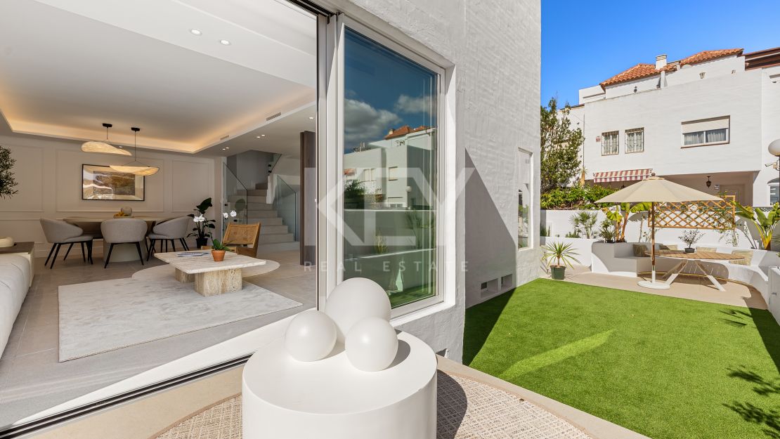 Fully renovated townhouse with panoramic sea views on Marbella’s Golden Mile