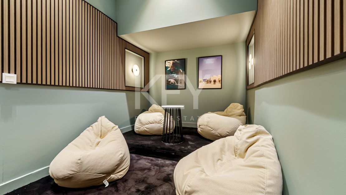 Fully renovated townhouse with panoramic sea views on Marbella’s Golden Mile