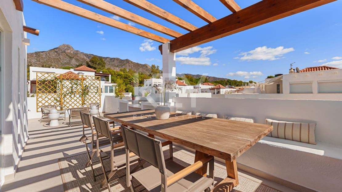 Fully renovated townhouse with panoramic sea views on Marbella’s Golden Mile