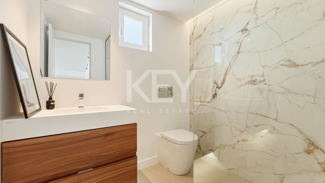 Fully renovated townhouse with panoramic sea views on Marbella’s Golden Mile